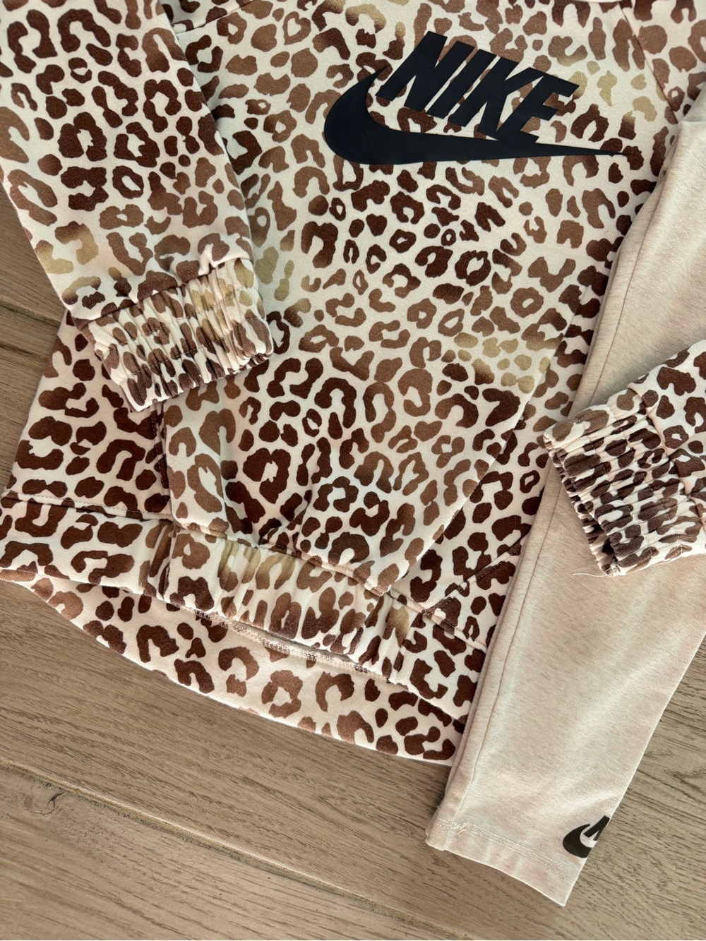 Nike Girls' Leopard Print Top with Cream Leggings - Brown/White - Picture 4 of 6